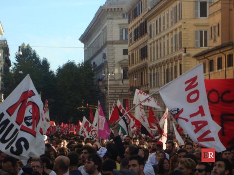  Il corteo si distende lungo via Merulana